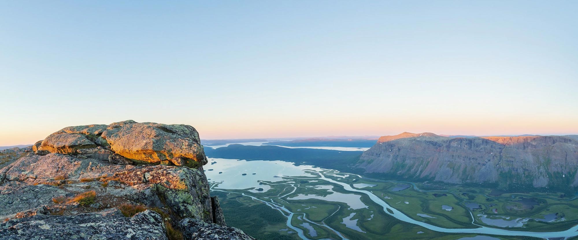 Sjöar och berg i lappland
